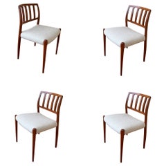 Ensemble moderne danois de 4 chaises de salle à manger Niels Moller, modèle 83 en teck