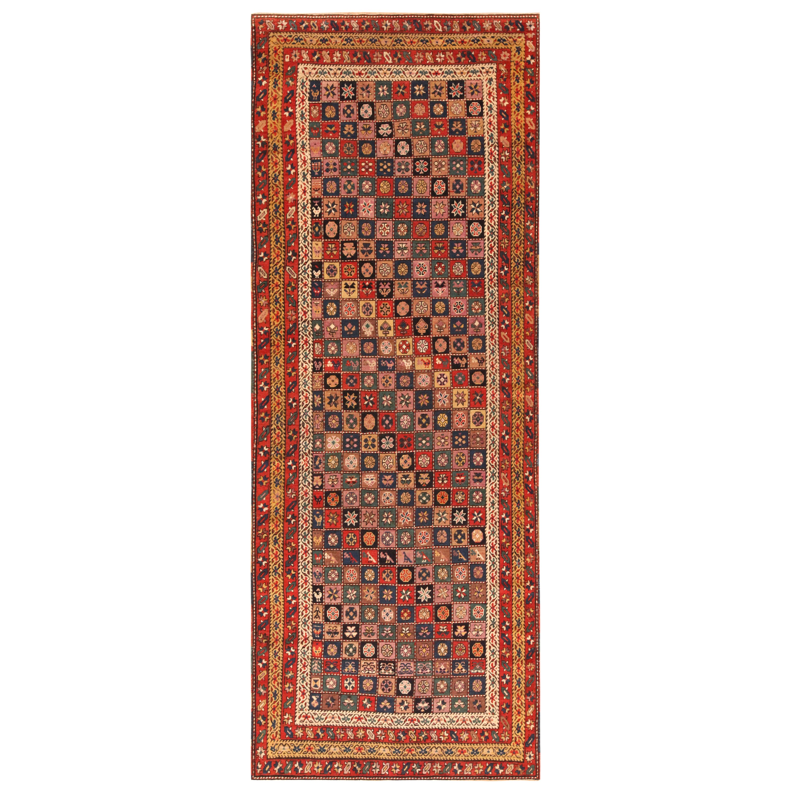 Tapis de couloir Kuba caucasien ancien. 3 pieds 10 pouces x 10 pieds 6 pouces en vente