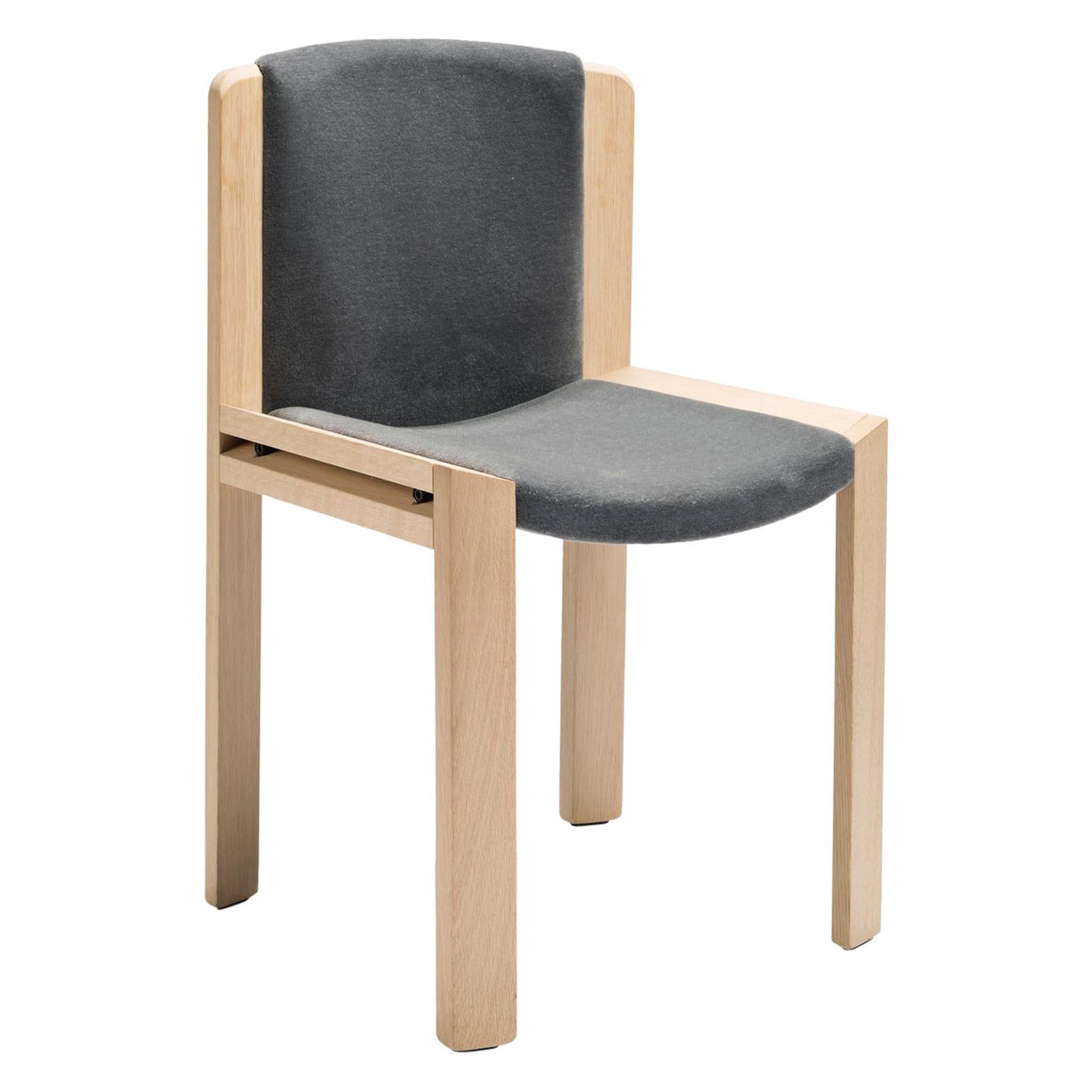 Joe Colombo ''Stuhl 300'' aus Holz und Kvadrat-Stoff von Karakter im Angebot