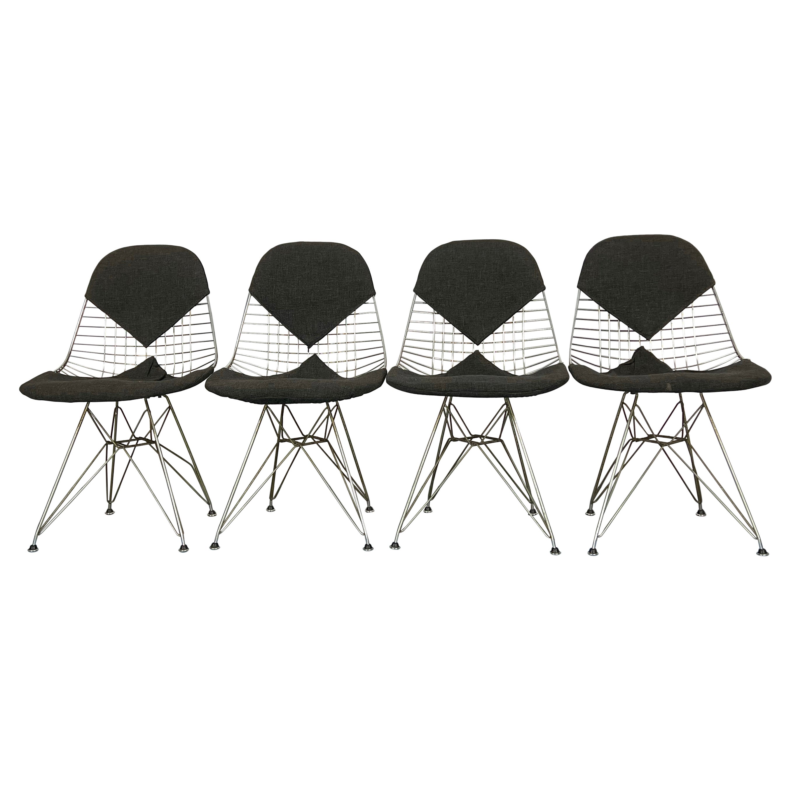 Ensemble de quatre chaises Bikini DKR de style mi-siècle moderne par Charles Eames