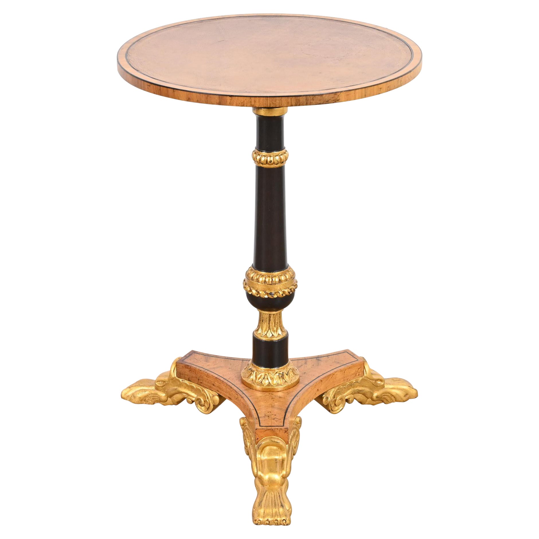 Table d'appoint sur piédestal Baker Furniture Stately Homes de style Régence en bois ébénisé et doré