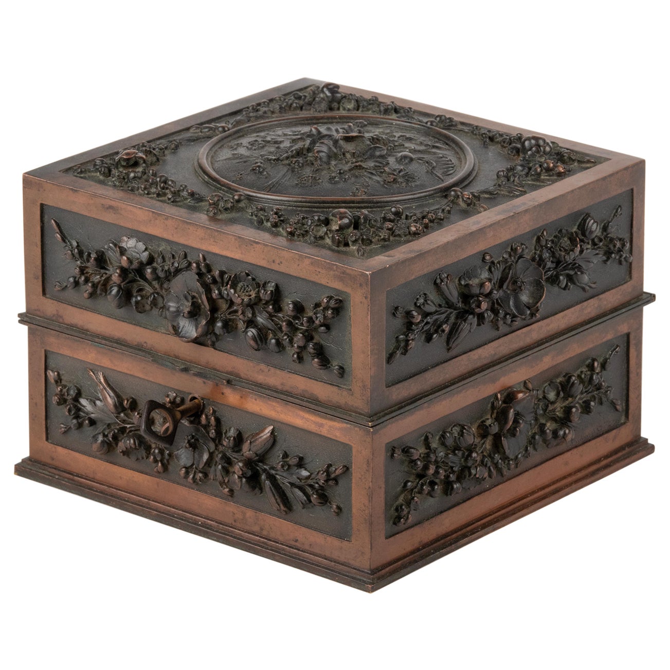 Boîte décorative en bronze de la Forêt-Noire de la fin du XIXe siècle par Leopold Oudry & Cie. en vente