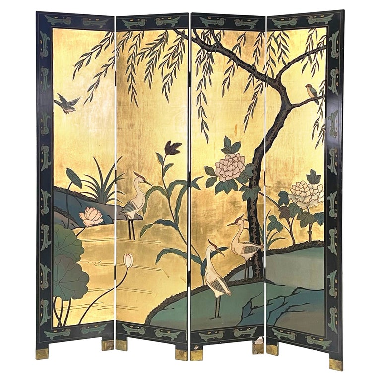 Paravent chinois ancien en bois à 4 portes décoré de feuilles d'or, années  1900-1950 En vente sur 1stDibs