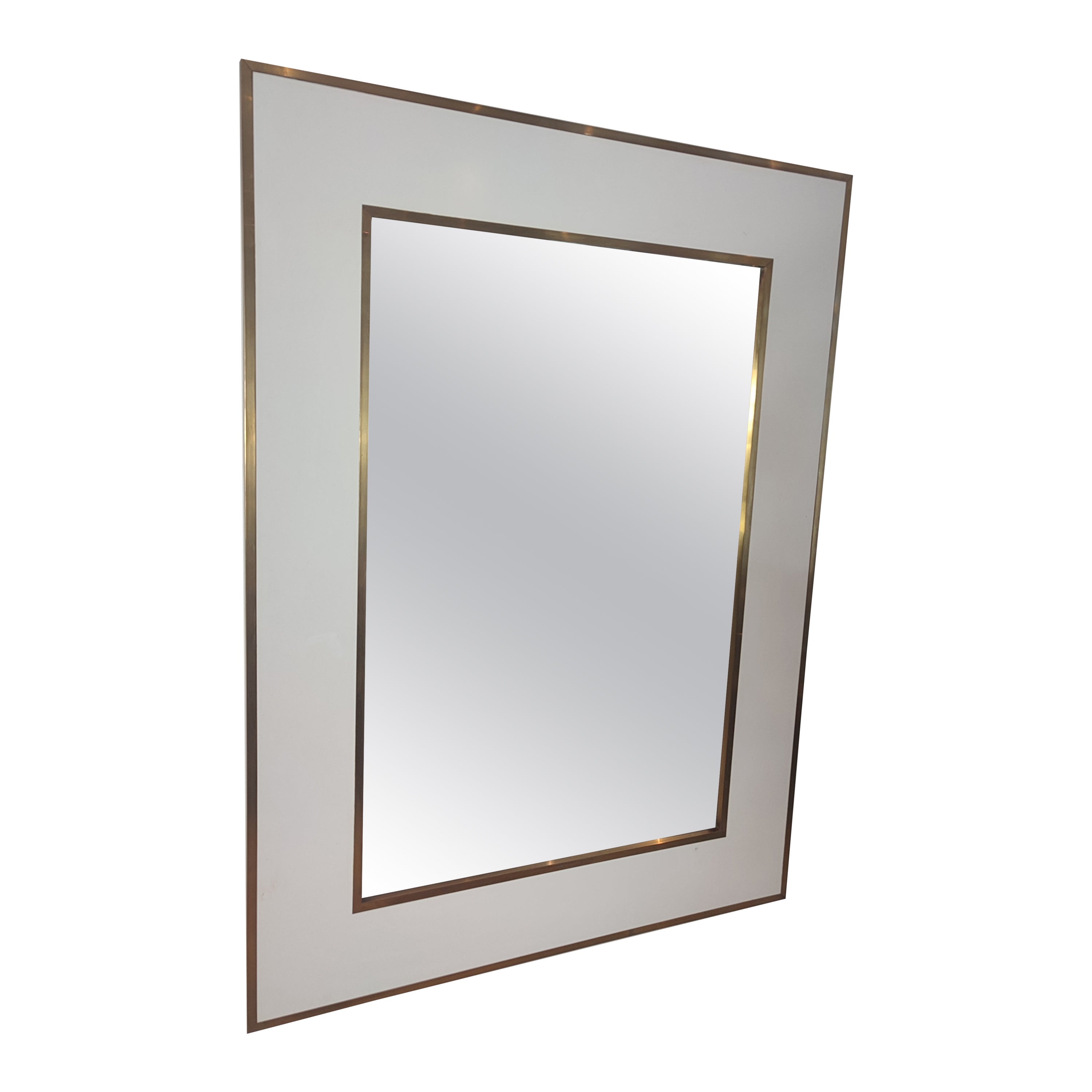Miroir rectangulaire blanc avec détails en laiton d'Alain Delon pour Maison Jansen