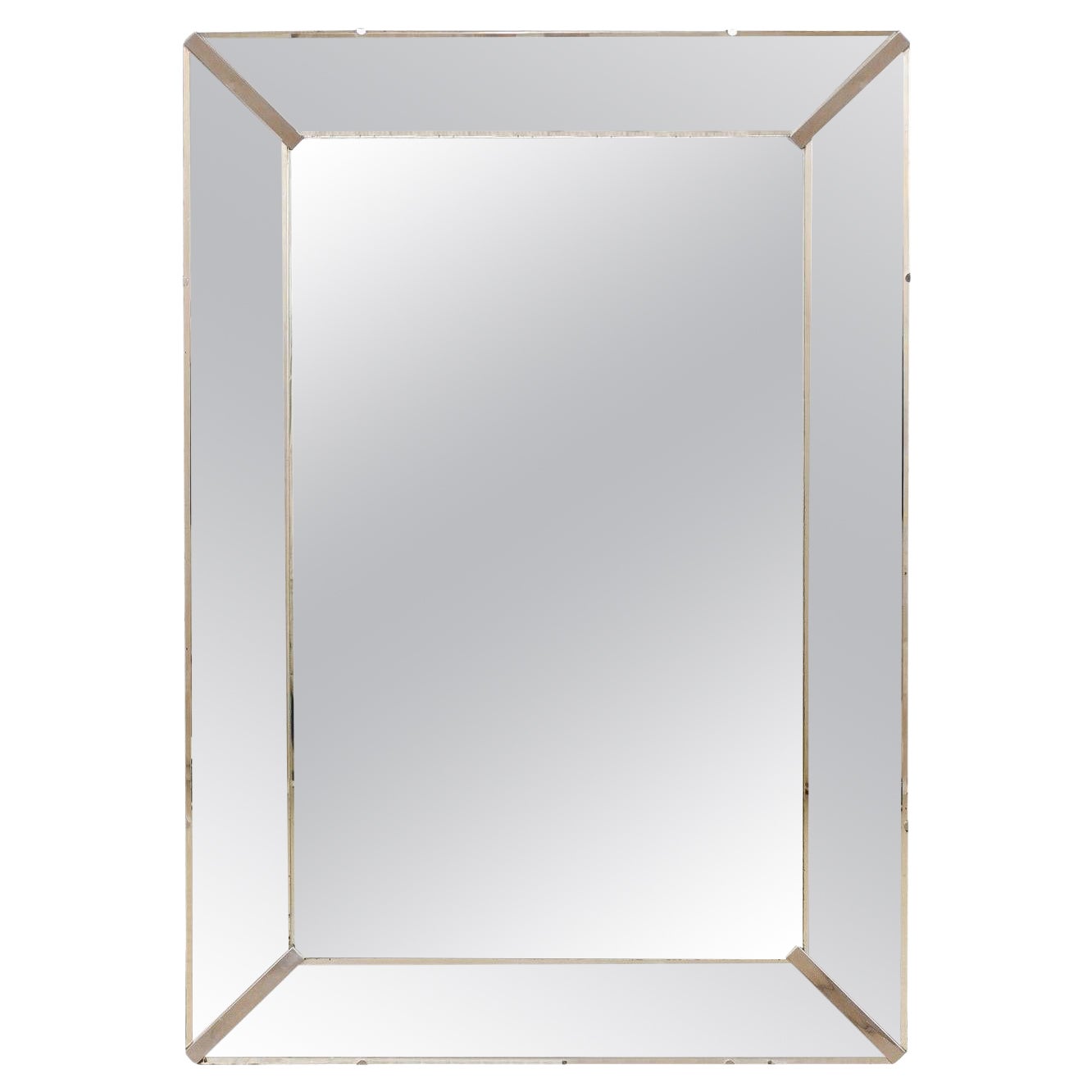Großer rechteckiger Wandspiegel mit Spiegelfassung in Form eines Spiegels mit Spiegeln 'Stands Just Shy of 5'
