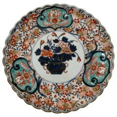 Antique Japanese Imari Porcelain 19th Century Scalloped Dish, circa 1880