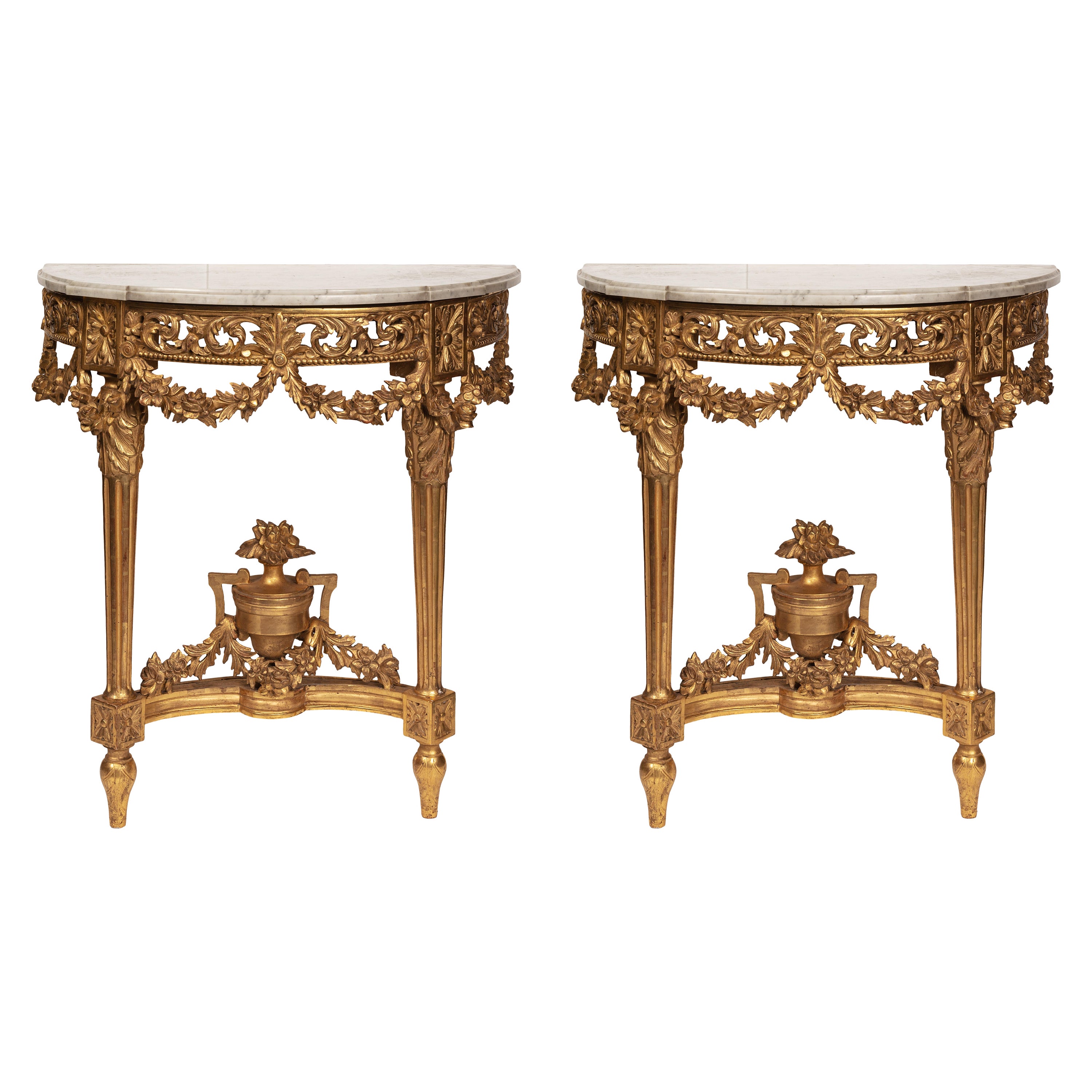 Paire de consoles en bois doré de style Louis XVI
