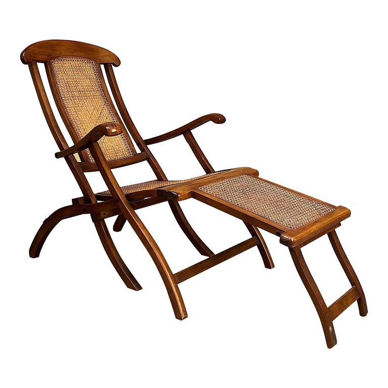 Walnut Framed Folding Steamer Deck Chair For Sale at 1stDibs