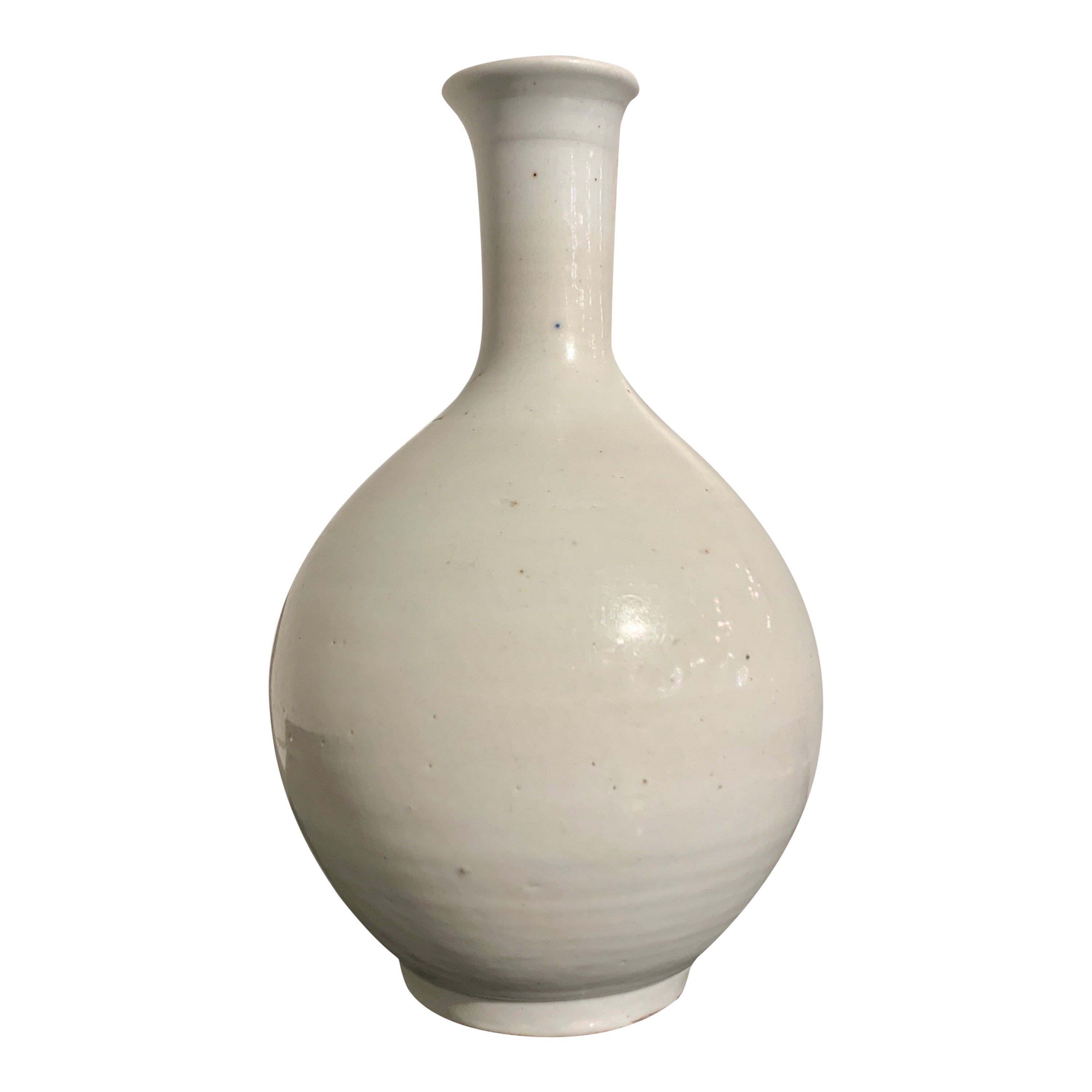 Koreanische weiß glasierte Porzellanflaschenvase aus der Joseon-Dynastie, 18. Jahrhundert im Angebot