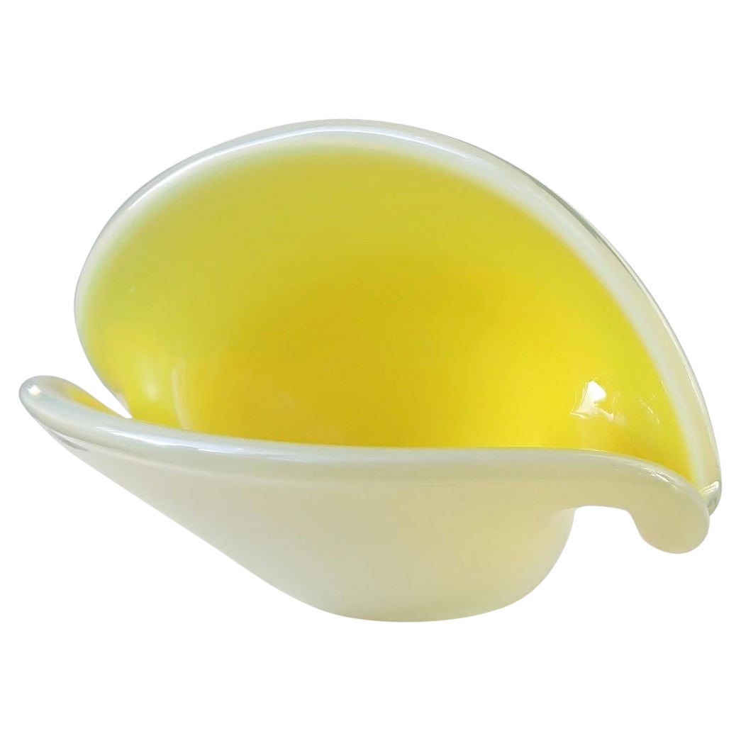 Gelbe Schale aus italienischem Muranoglas mit Muschelmuster