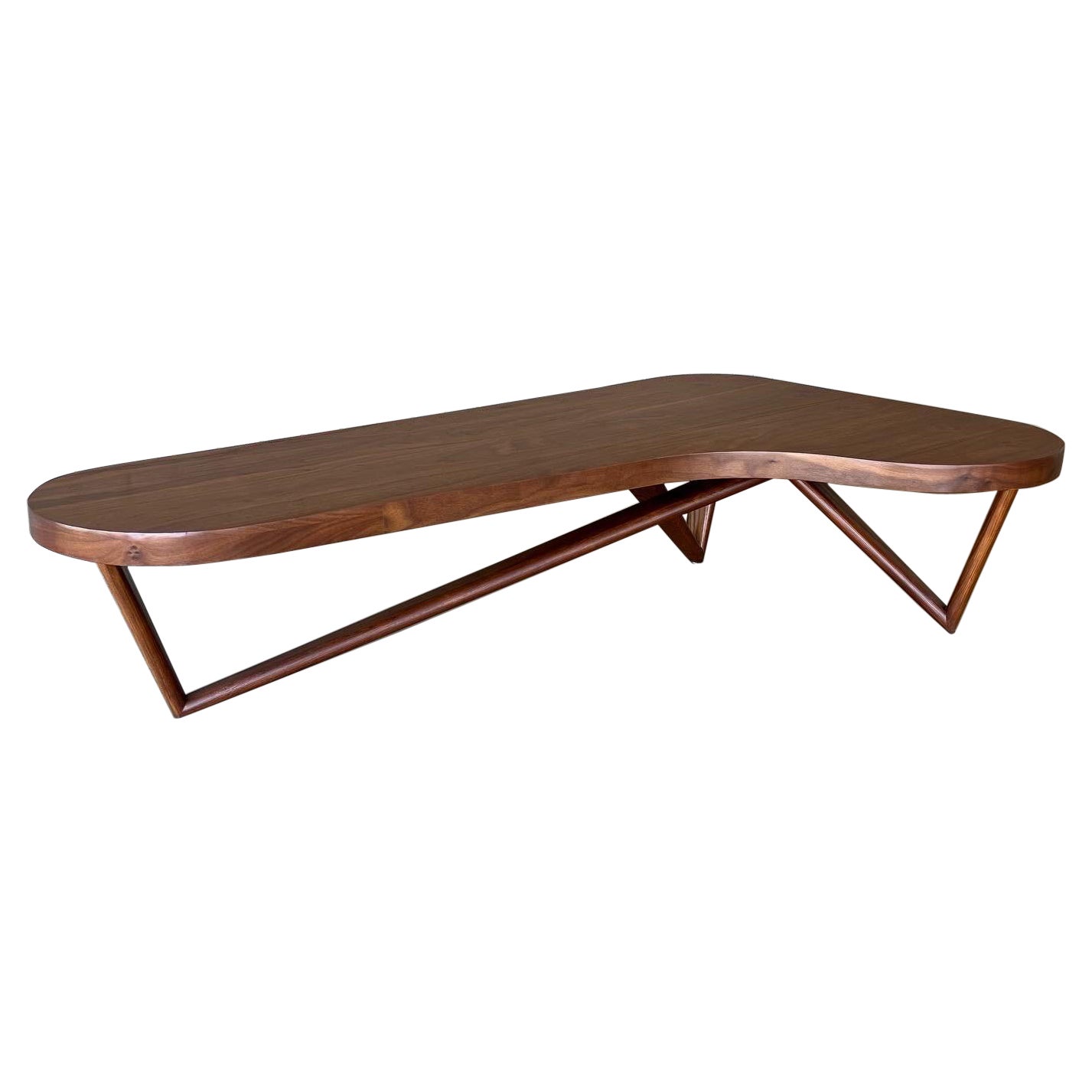 Table basse ou de cocktail moderne du milieu du siècle dernier en bois Boomerang ou en forme de rein