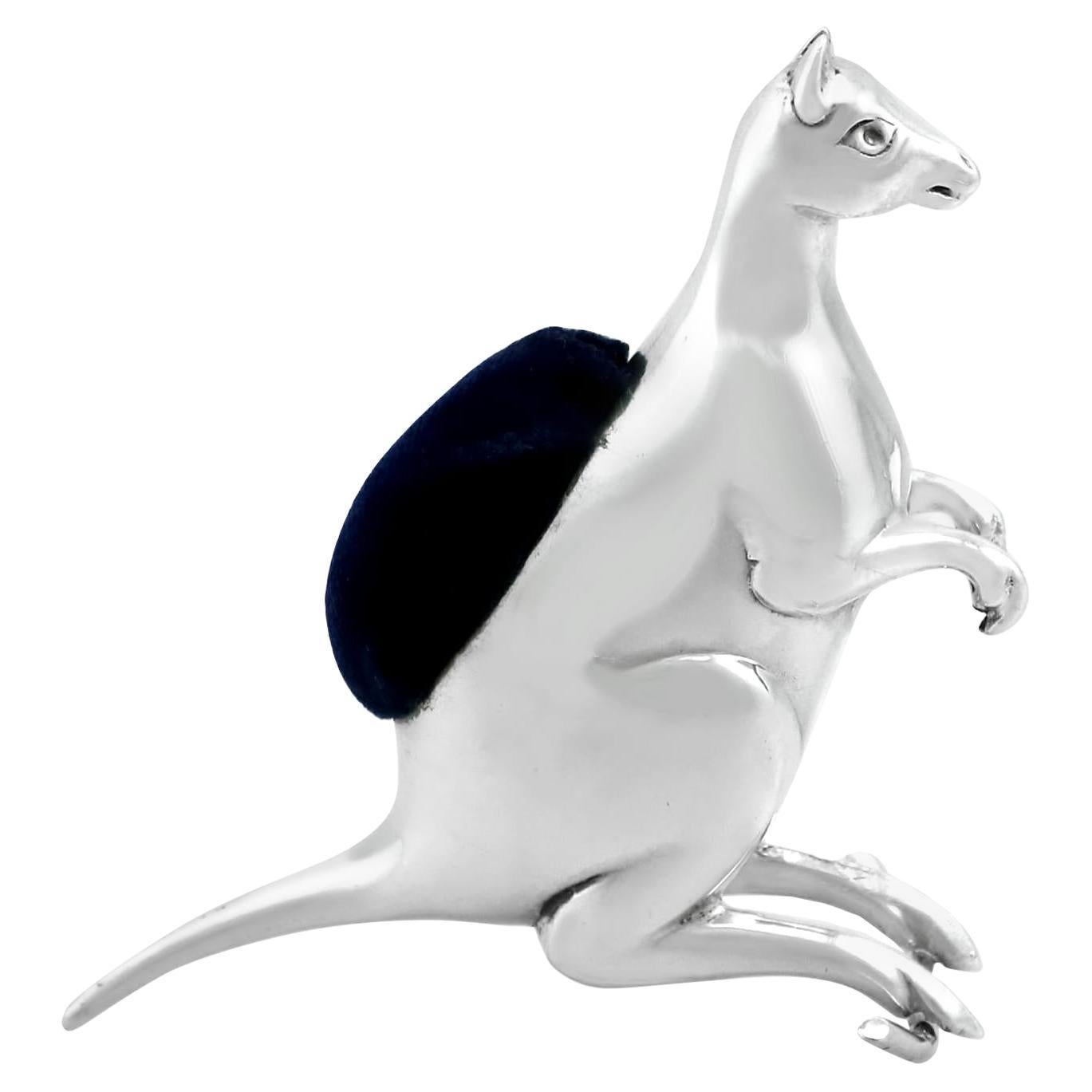 Viktorianisches Adie & Lovekin Ltd Sterlingsilber Kangaroo Pin-Kissen im Angebot