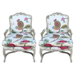1940s French Louis XV Style Gray Painted Bergere Chairs in Lee Jofa Linen, Pair