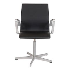 Arne Jacobsen Oxford Chair with Armrests, Black Original Leather, Brown Label