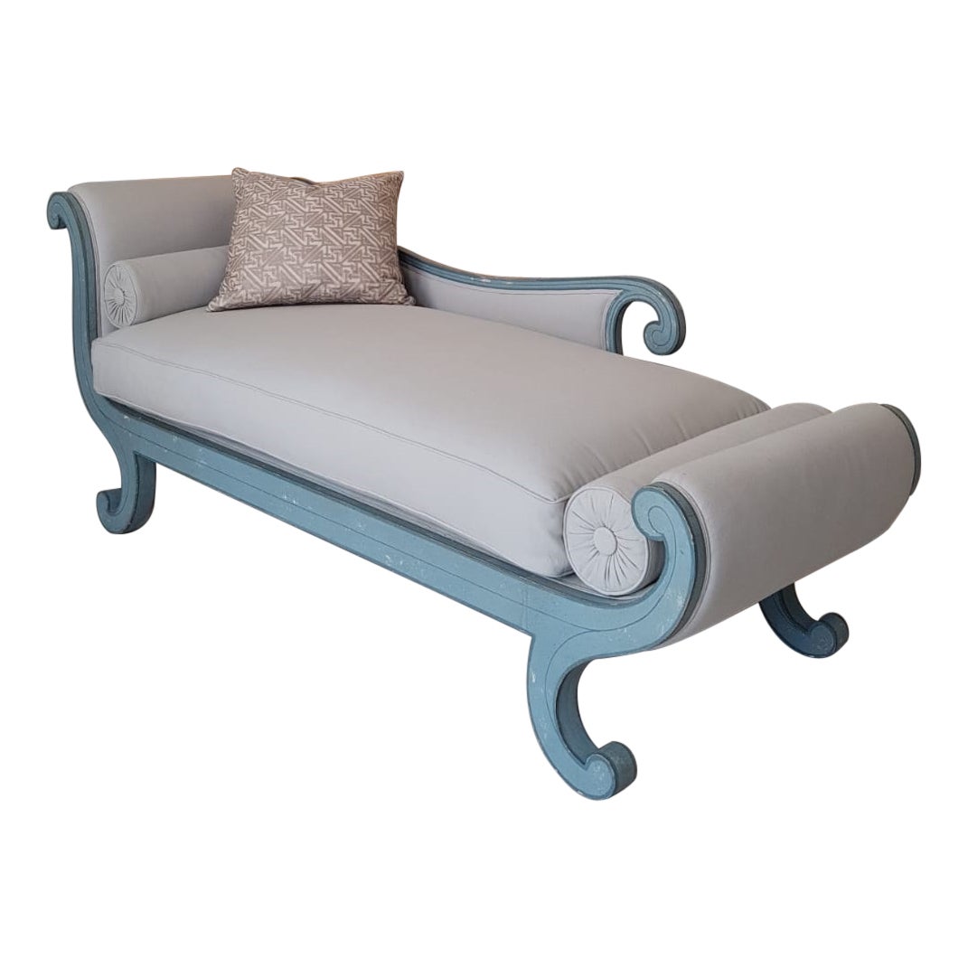 18th Century Hand-Painted Venetian Style Blue Grey Colombina Chaise Longue For Sale