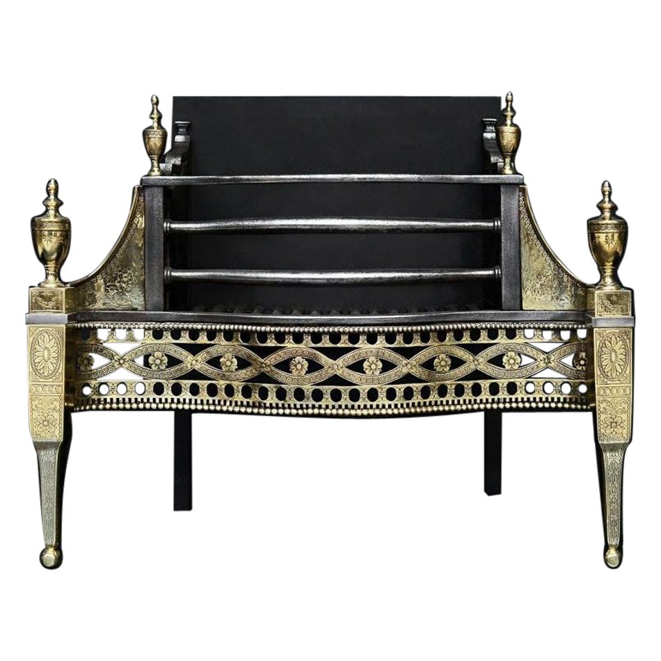 Grille de cheminée en laiton et acier finement gravé en vente