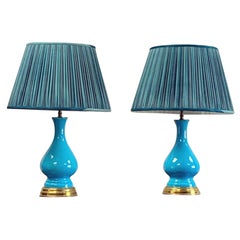 Paire de vases en opaline bleue du XIXe siècle utilisés comme lampes 