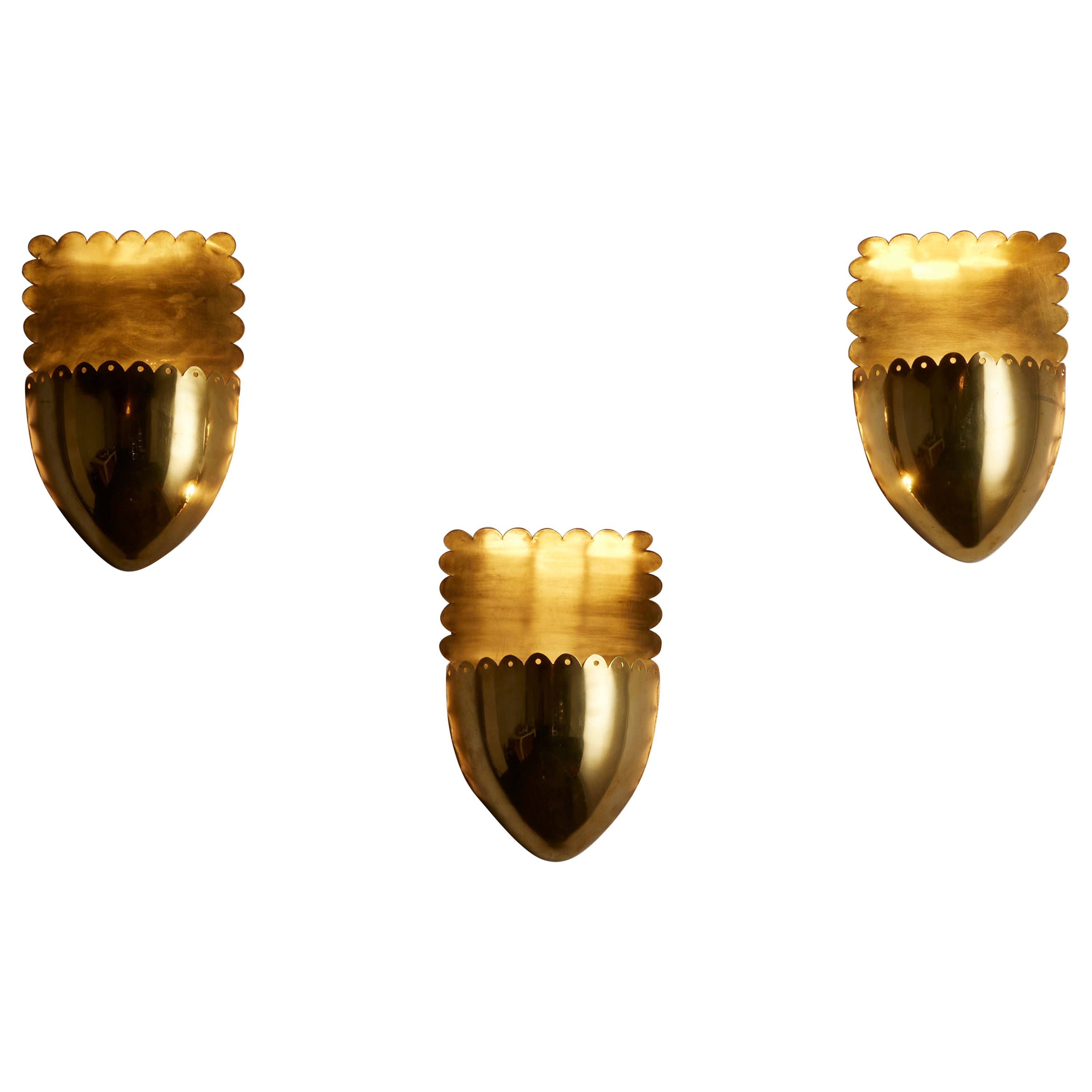Single Italian scalloped pocket sconce. Custom designed and manufactured in Italy, circa 1940. Acorn shaped brass sconces with a furled crown for candle like light diffusion. Polished and patination over time. We recommend using three 40w maximum