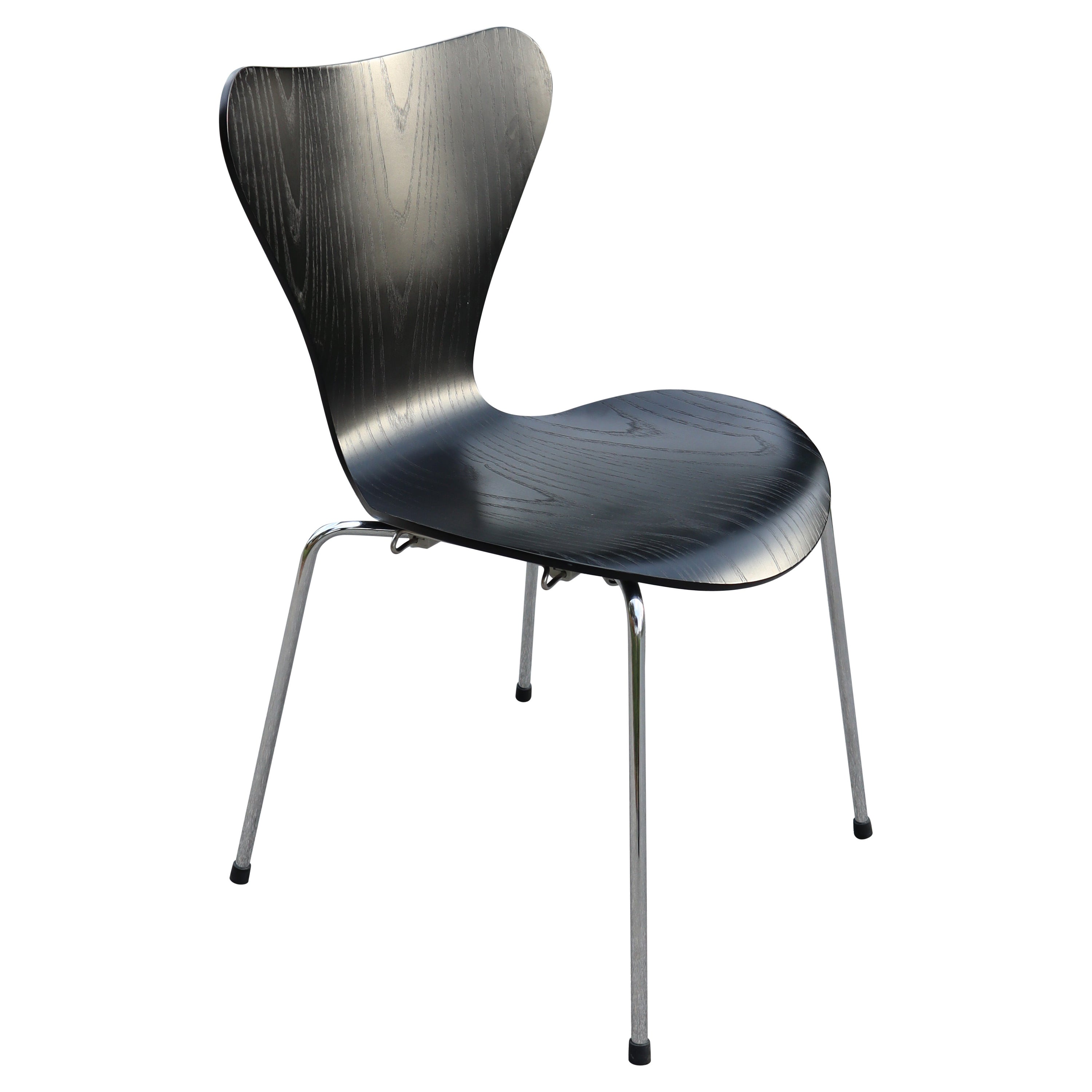 9 Arne Jacobsen Series 7 Chair for Fritz Hansen in Ebonized Ash