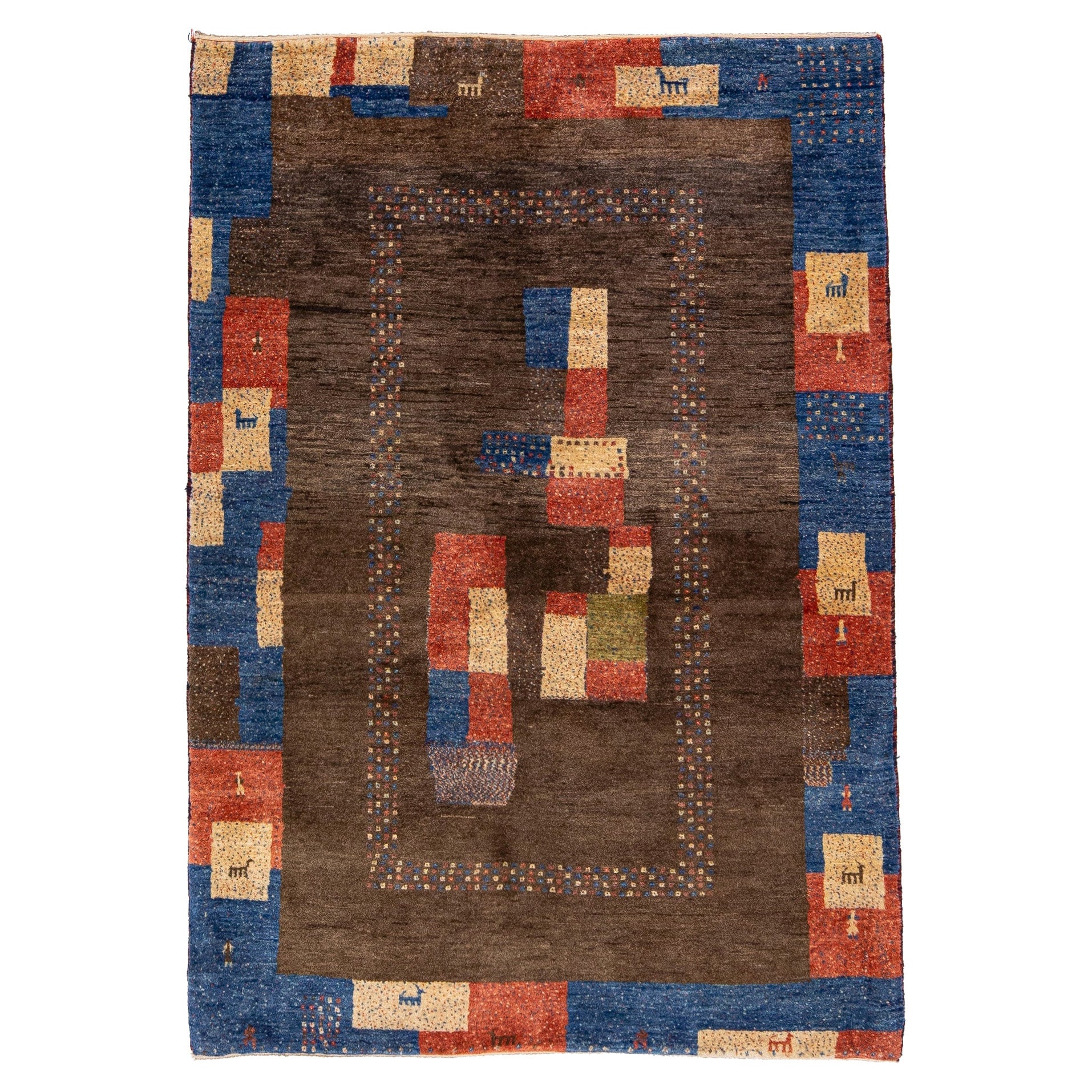 Tapis persan moderne Gabbeh en laine marron fait à la main à motif géométrique en vente