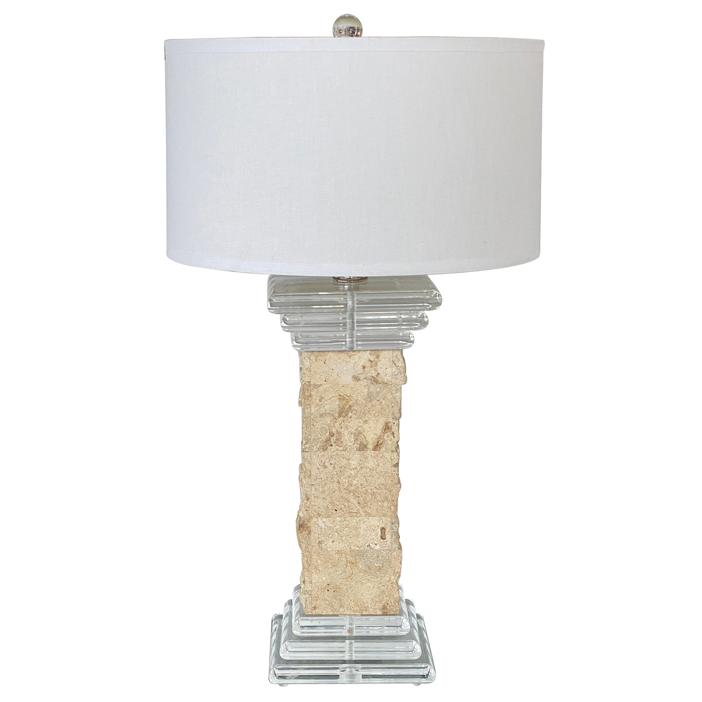Bauer Lamp Company-Tischlampe aus Travertin und Lucite im Angebot