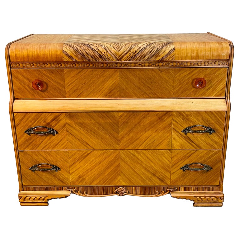 Commode basse style cascade Art Dco En vente sur 1stDibs