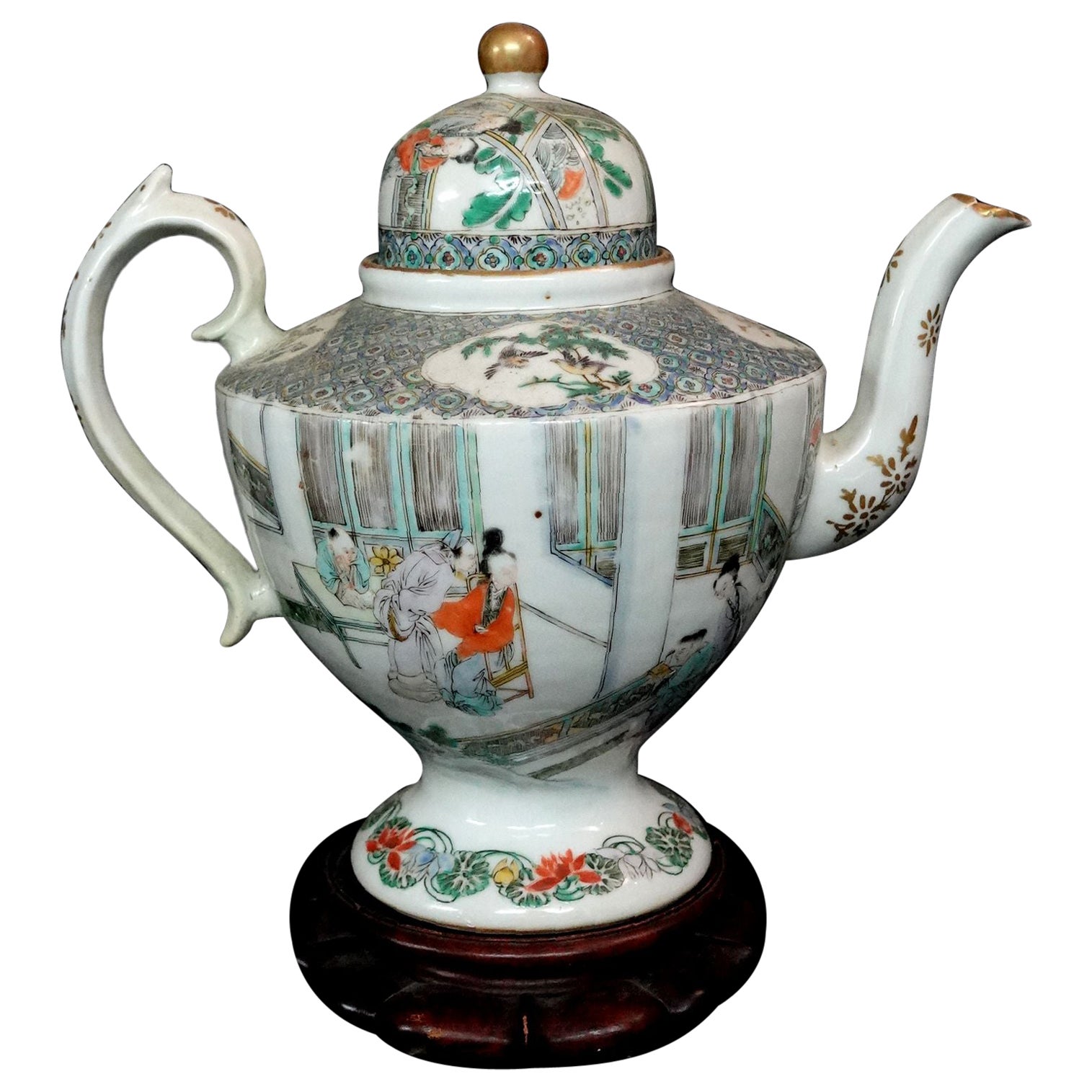 Antique Chinese Famille Rose Porcelain Teapot, early 19th Century For Sale