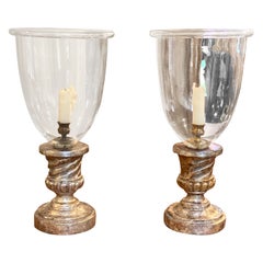Paar Barock-Silbervergoldete Fragmente, die zu Kerzenständern verarbeitet wurden