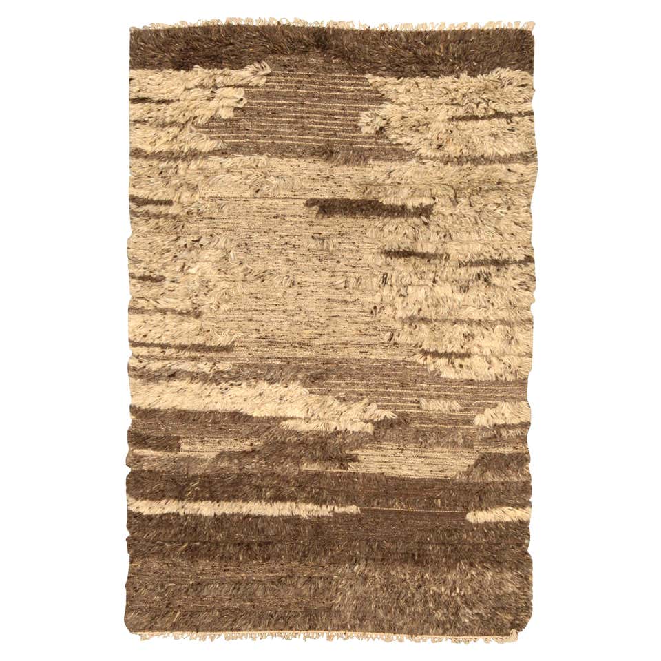 Handwoven Shaggy Labyrinth Wool Rug White Large For Sale at 1stDibs