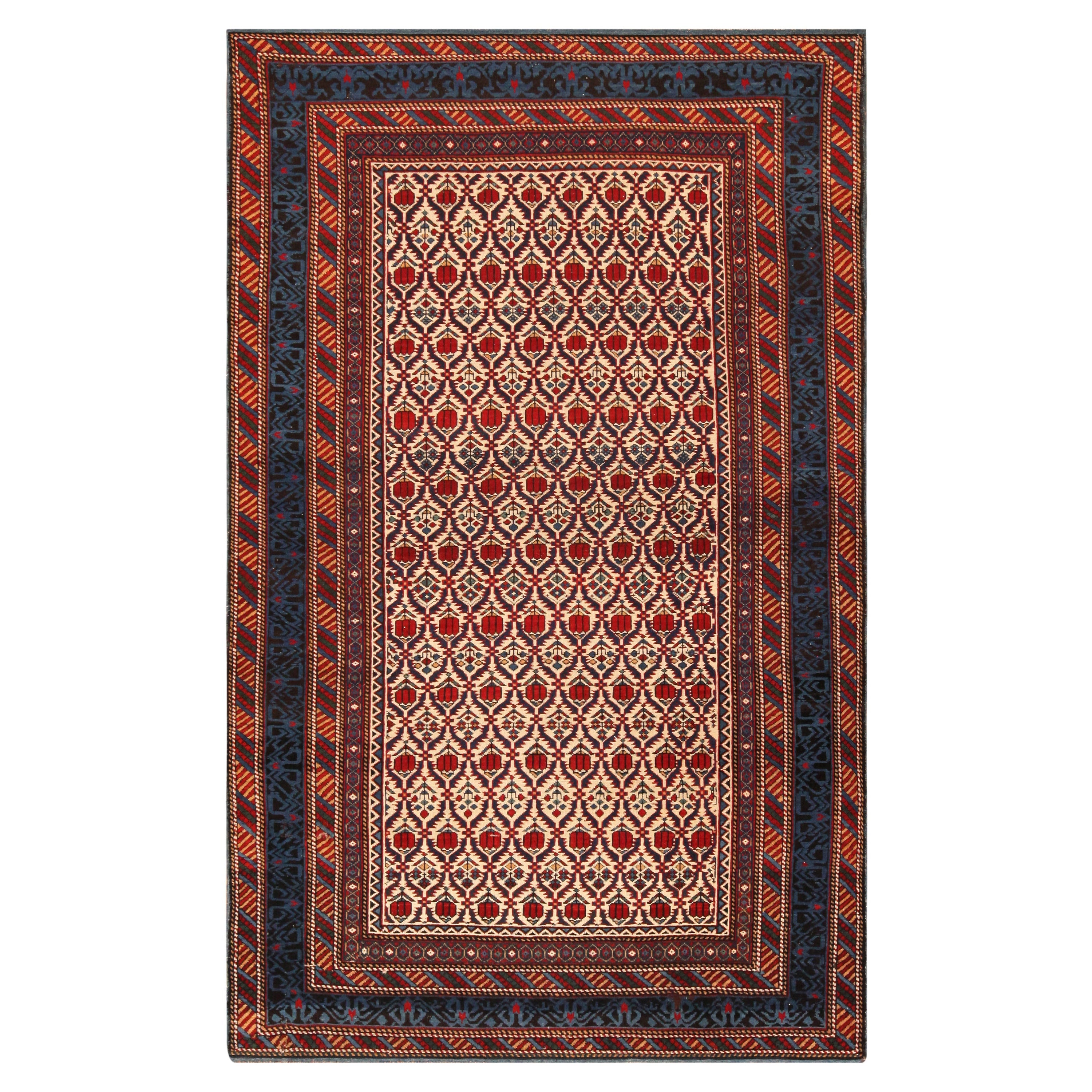 Antique Caucasian Dagestan Rug. 4 ft 3 in x 6 ft 9 in For Sale