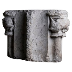 Double chapiteau romain, France, 13e sicle