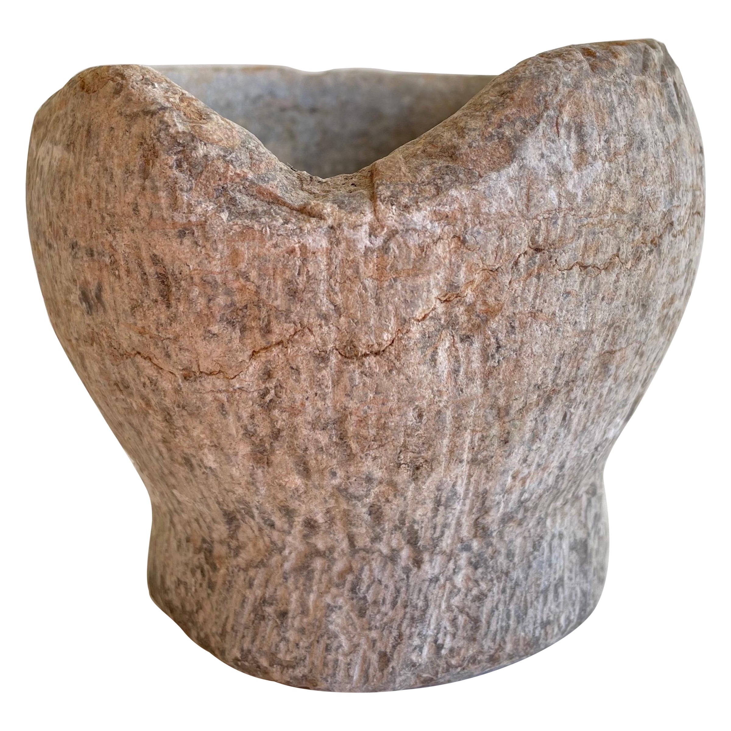 Vieux bol à mortier en pierre