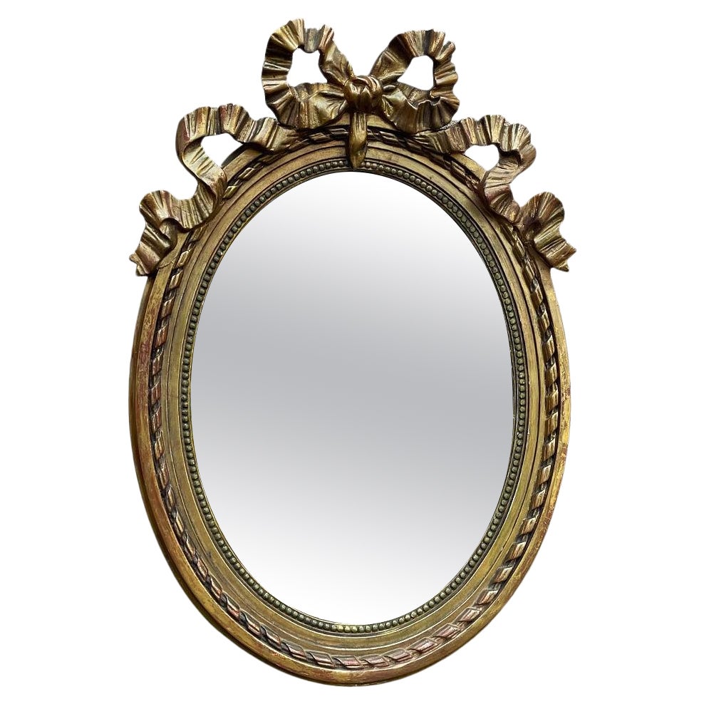 Antique miroir de salle à poudre italien Louis XVI ovale en bois doré