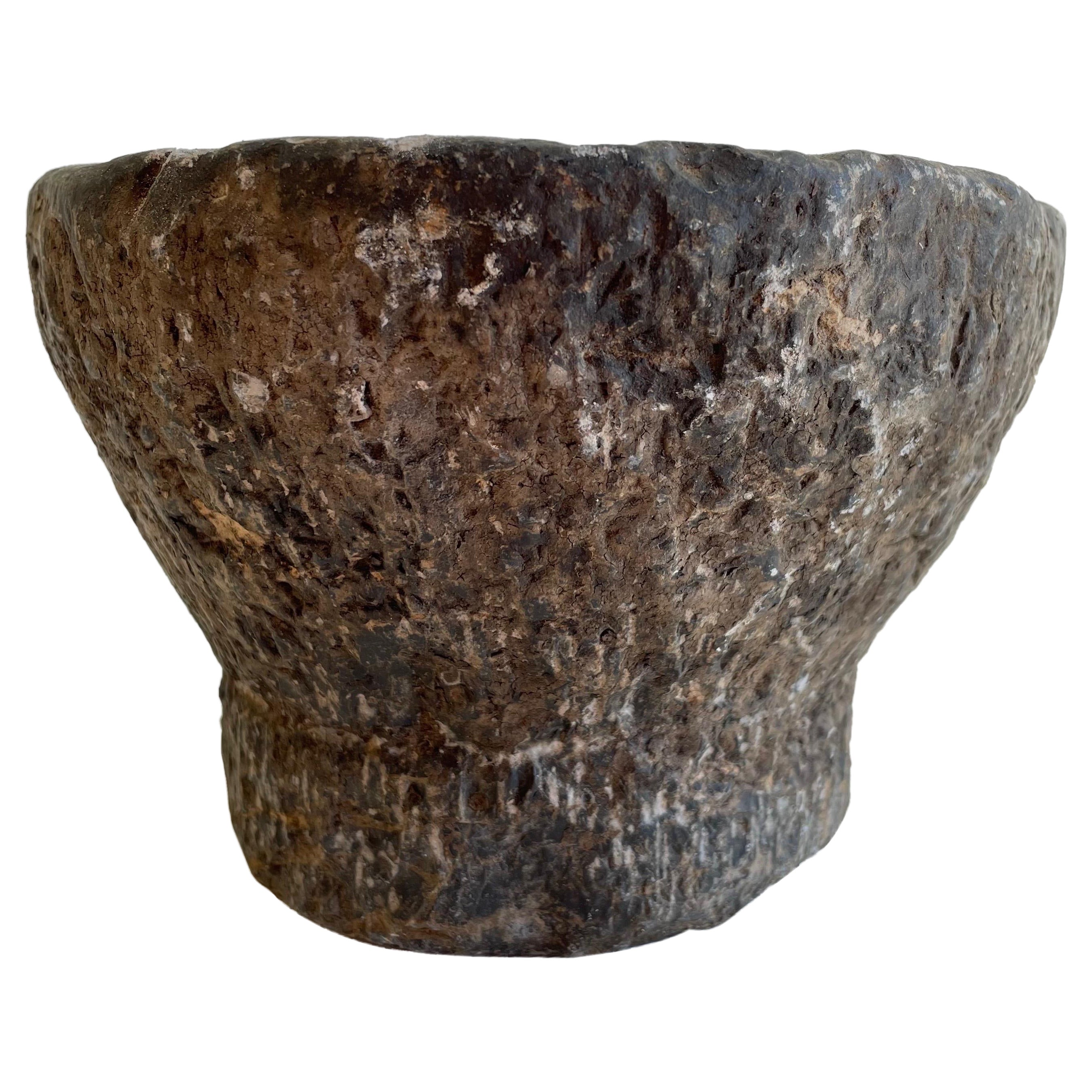 Vieux bol à mortier en pierre en vente