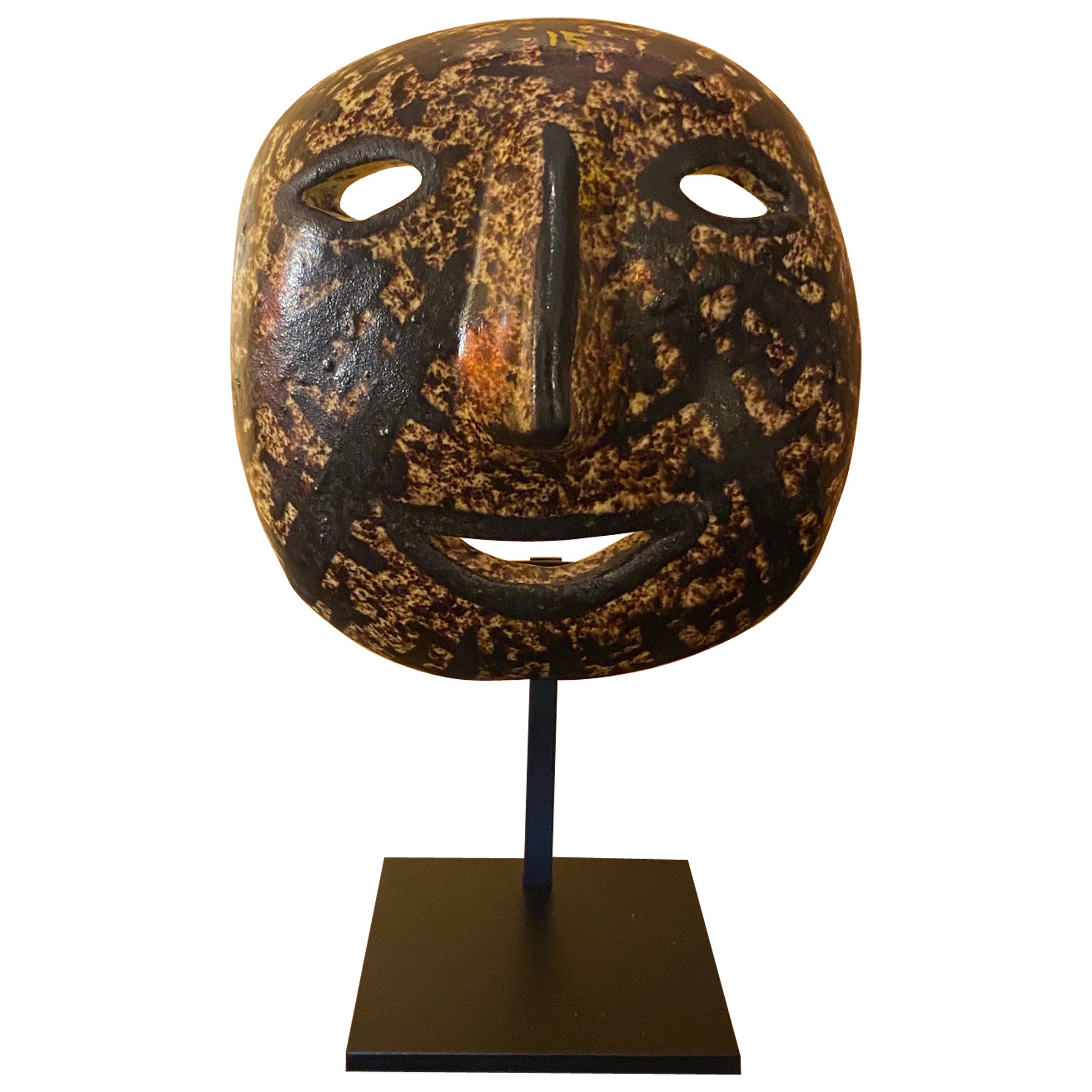 Masque en cramique, Accolay, France, annes 1960 en vente