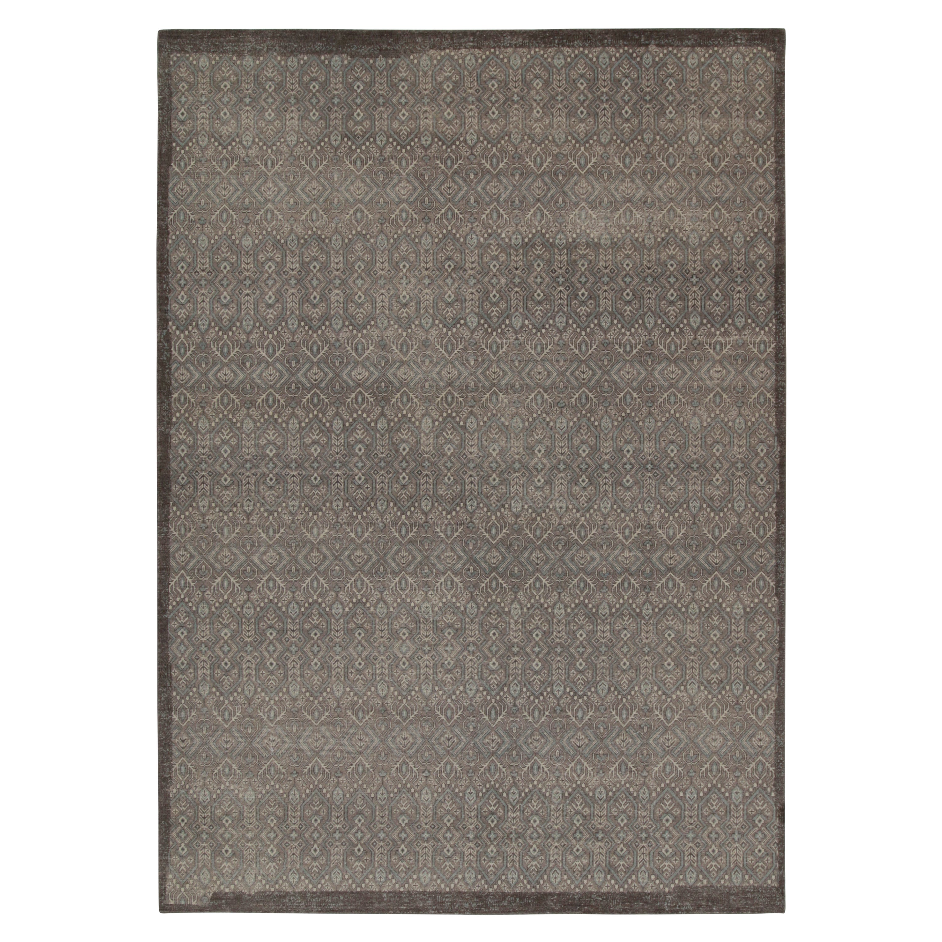 Tapis de style tribal en dtresse avec motifs gomtriques gris et bleus de Rug & Kilim