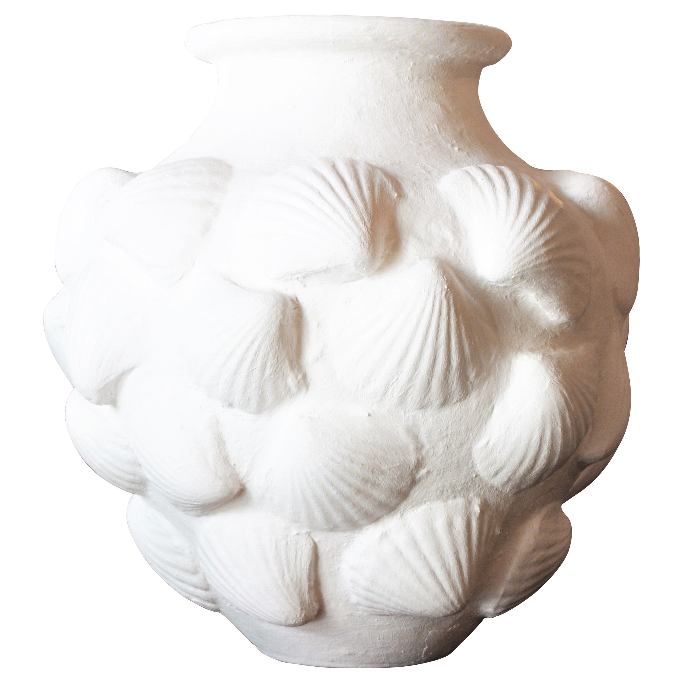 Spanisches Terrakotta-Olivglas mit Muschelmotiv aus Kalkstein