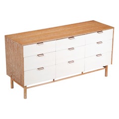 Commode en chne crus Raymond Loewy pour Mengel, datant d'environ 1955, restaure, signe