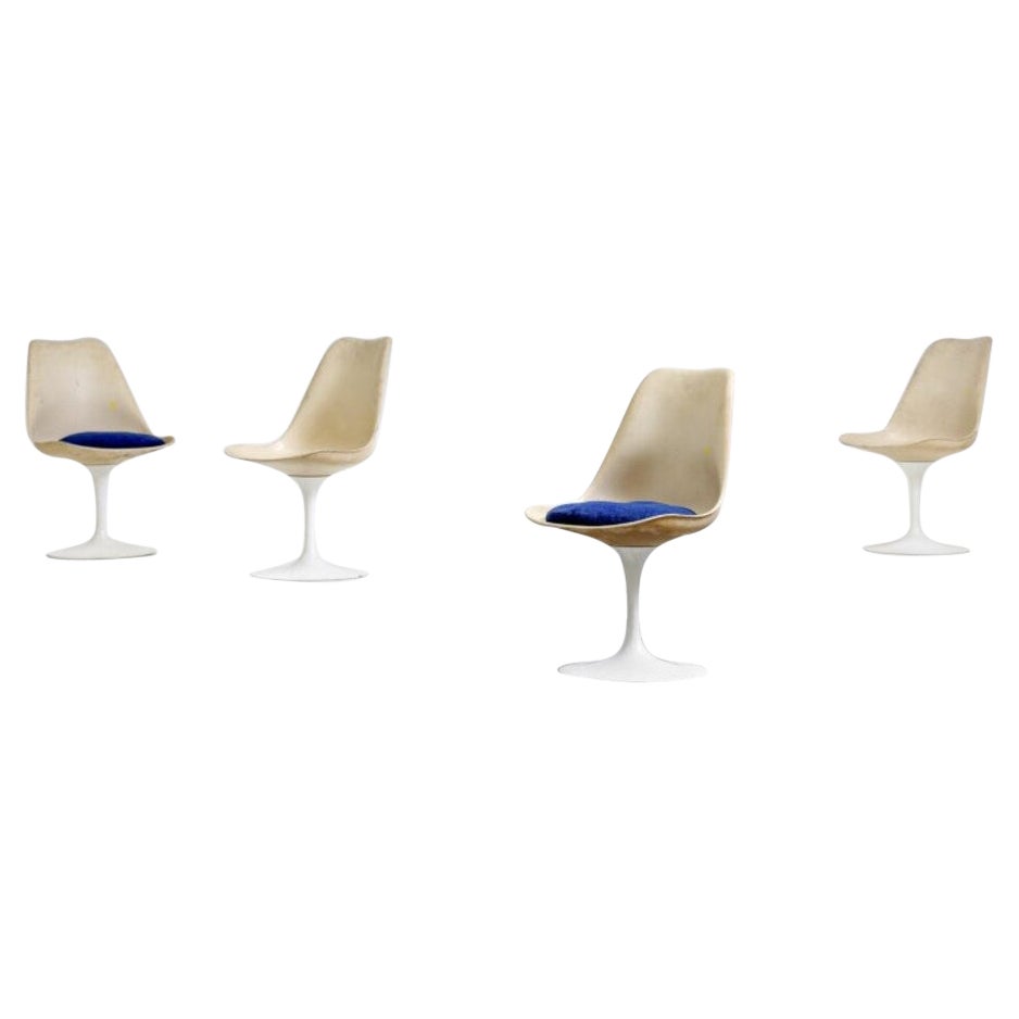 Set of 4 Off White Tulip 151 Chair by Eero Saarinen for Knoll Mid-Century Modern