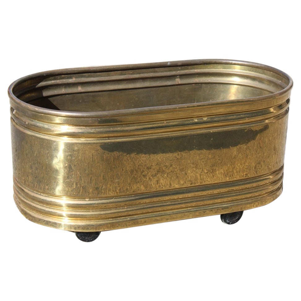 Oval Planter Holder in Solid Brass Italian Design 1970s Cachepot Jardiniere For Sale