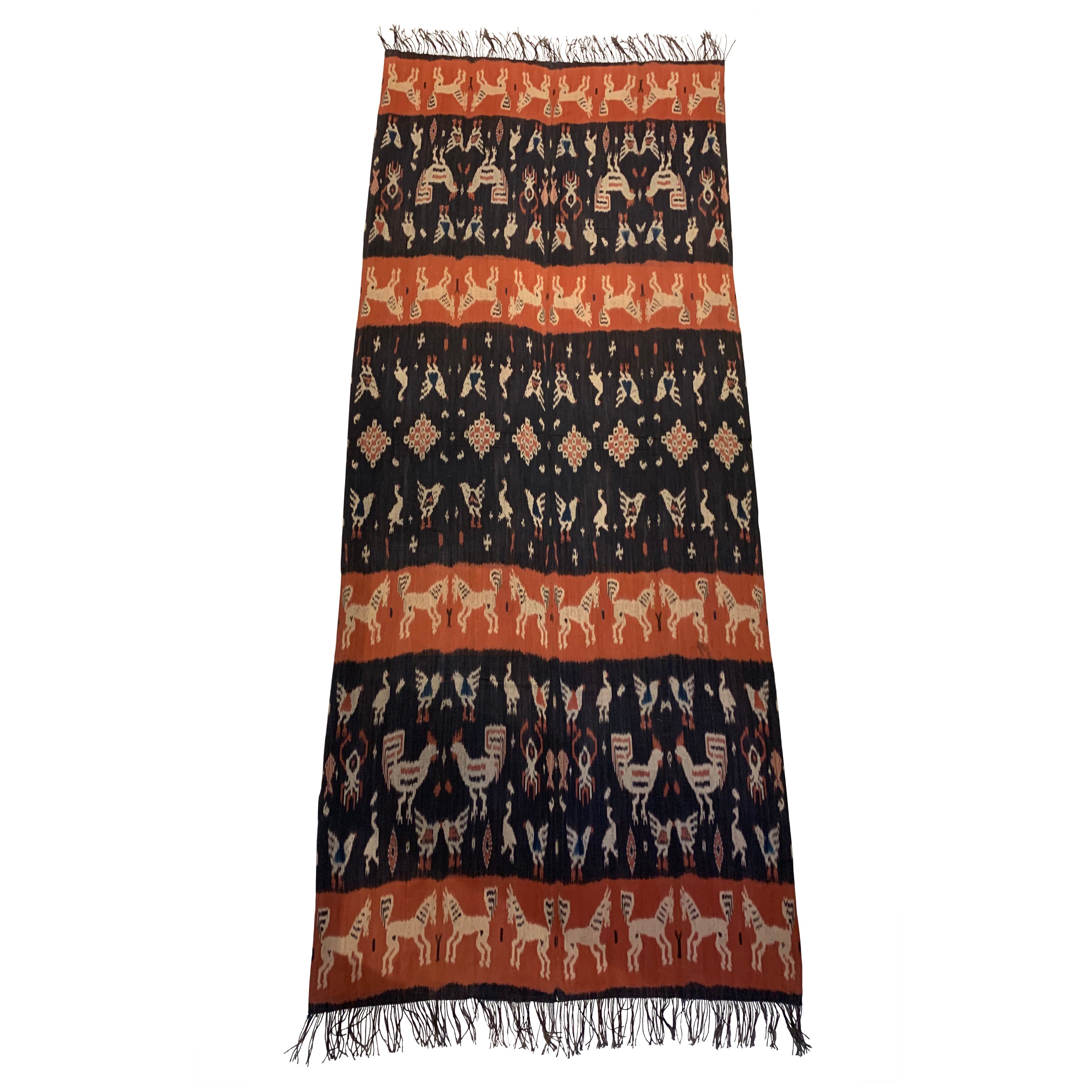 Textile Ikat de l'île de Sumba à motifs tribaux étonnants, Indonésie