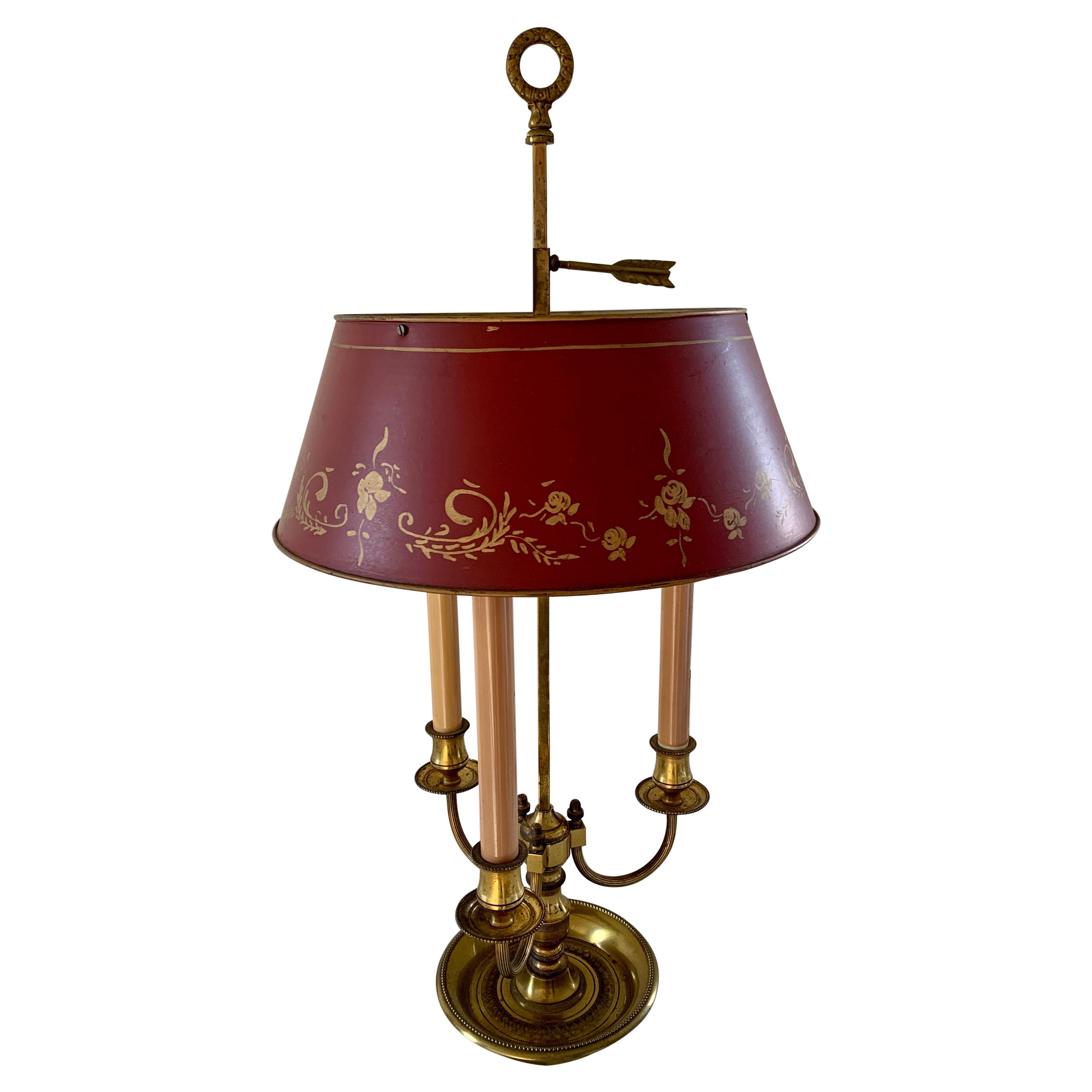 Lampe bouillotte à trois bras en laiton du milieu du 20e siècle avec abat-jour en tôle rouge
