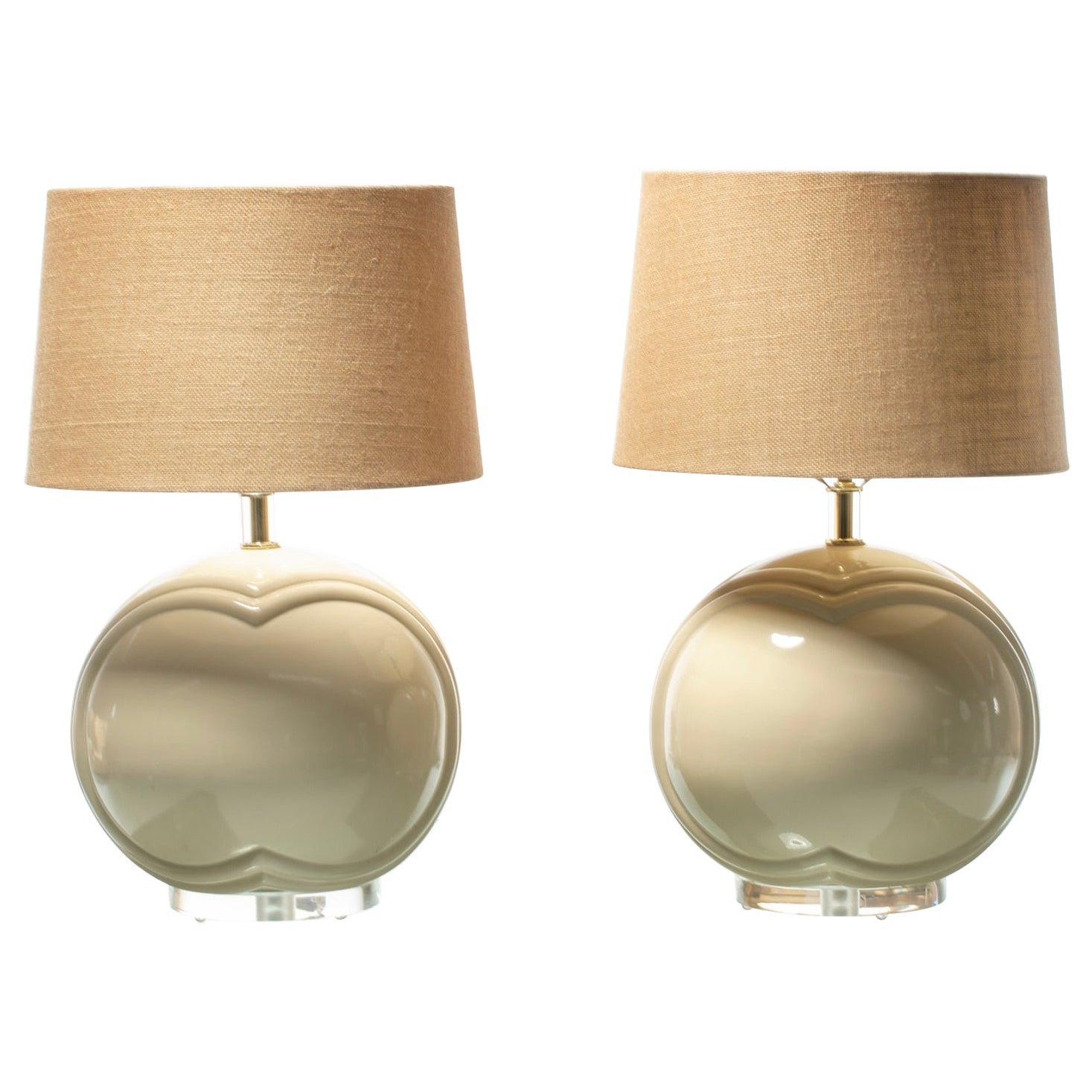 Pair of Post Modern off White Ivory Ceramic Lamps on Lucite Bases, circa 1985 For Sale