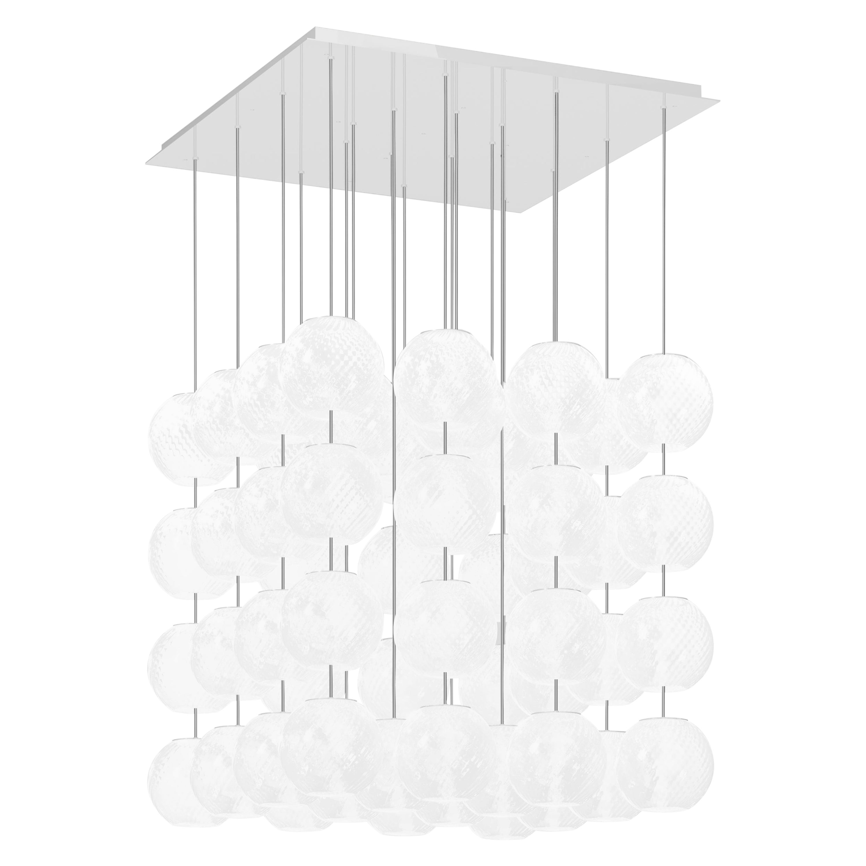 Vistosi-Pendelleuchte aus weiß gestreiftem Glas und glänzendem weißem Rahmen