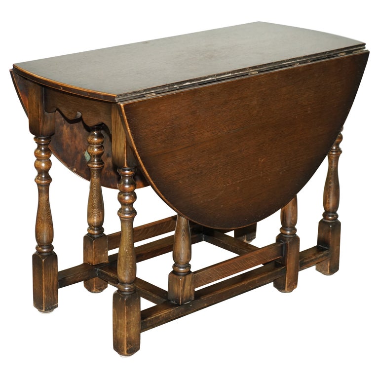 Lovely Vintage Oak Drop Leaf Pembroke Occasional Table For Sale at 1stDibs