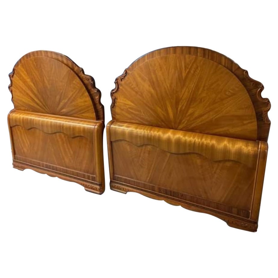 A Pair of 1930s Art Deco Mahogany Twin Size Bedsteads im Angebot 7