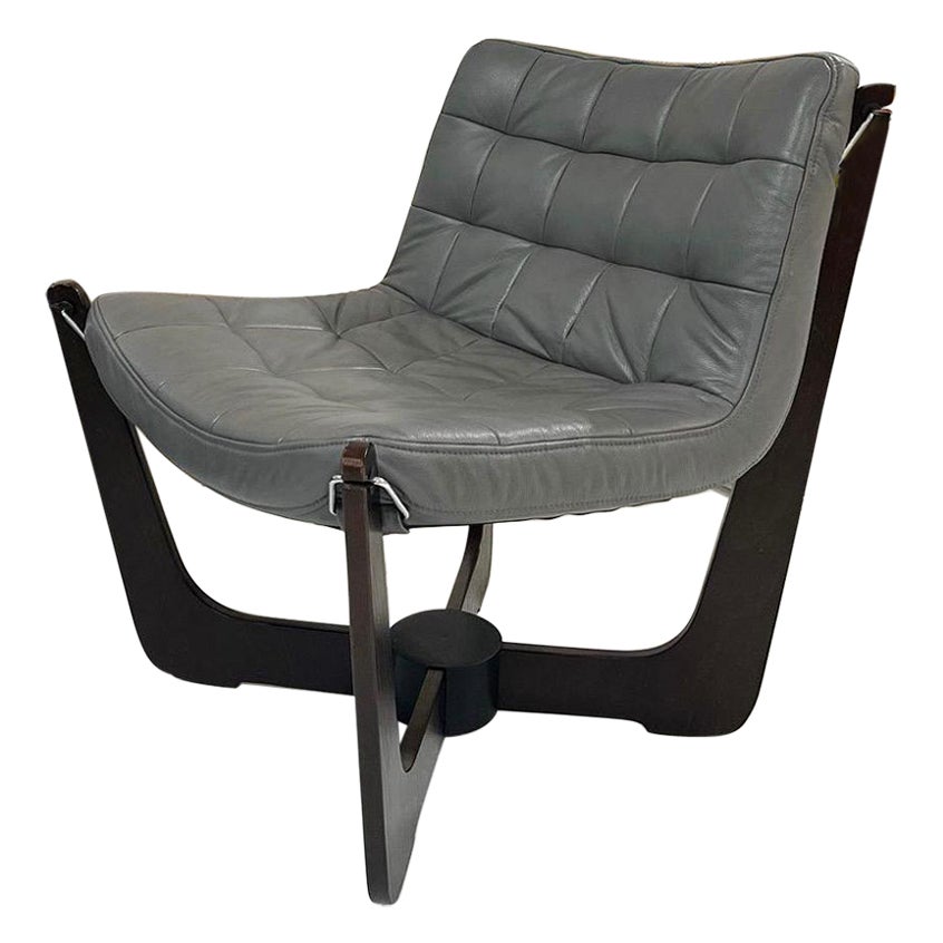 Der Phoenix-Stuhl wurde von der Gruppe HJELLEGJERDE aus Norwegen entworfen 