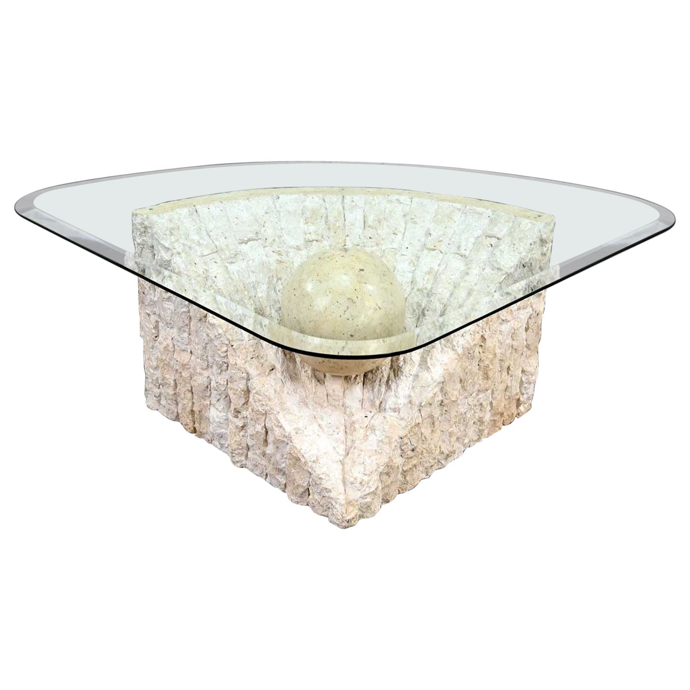 Table basse postmoderne en pierre tessellée triangulaire Style Sphère Maitland Smith en vente