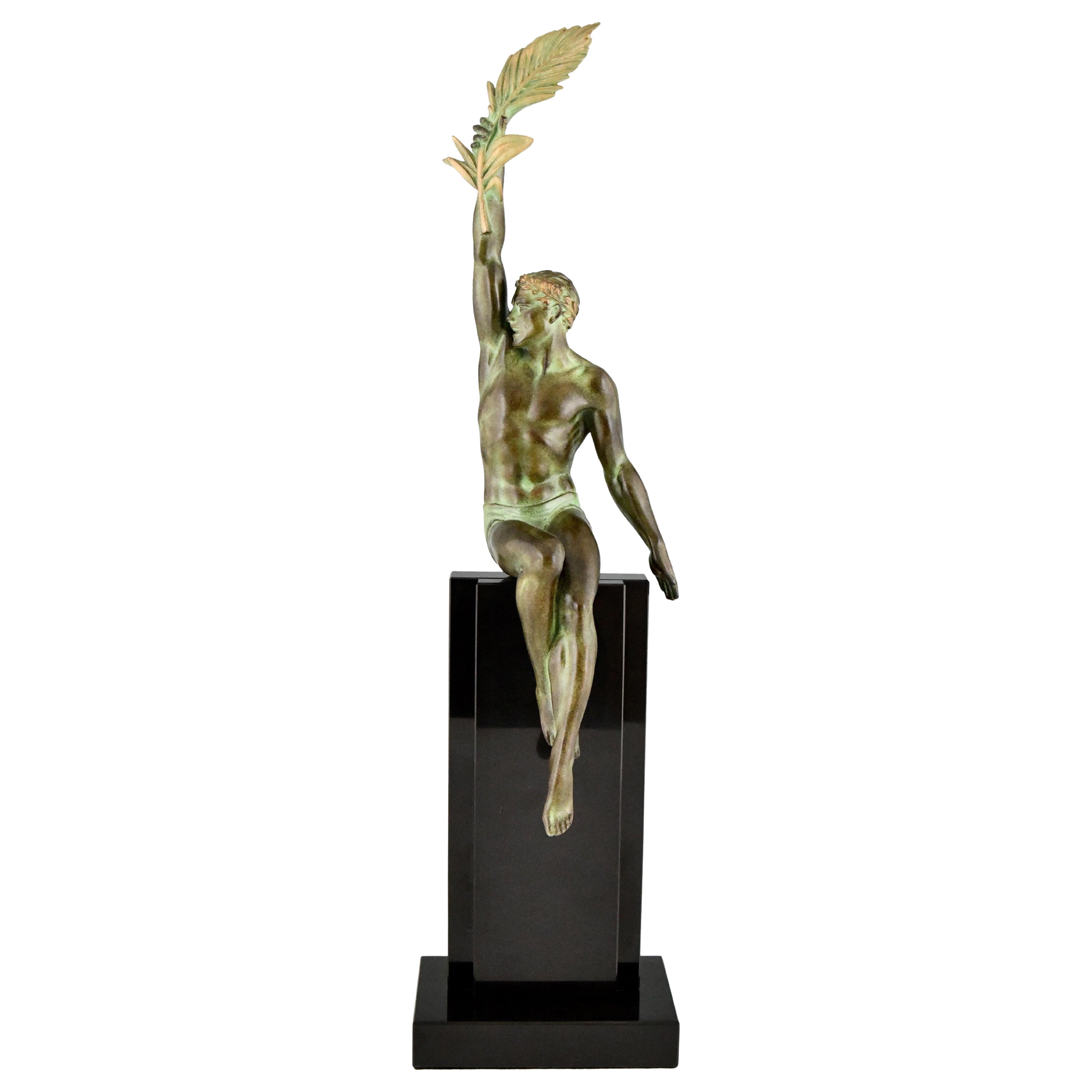 Skulptur eines Sportlers im Art-déco-Stil mit Palmblatt von Max Le Verrier, Victory im Angebot