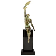 Sculpture d'athlète de style Art Déco avec feuille de palmier de Max Le Verrier, Victory